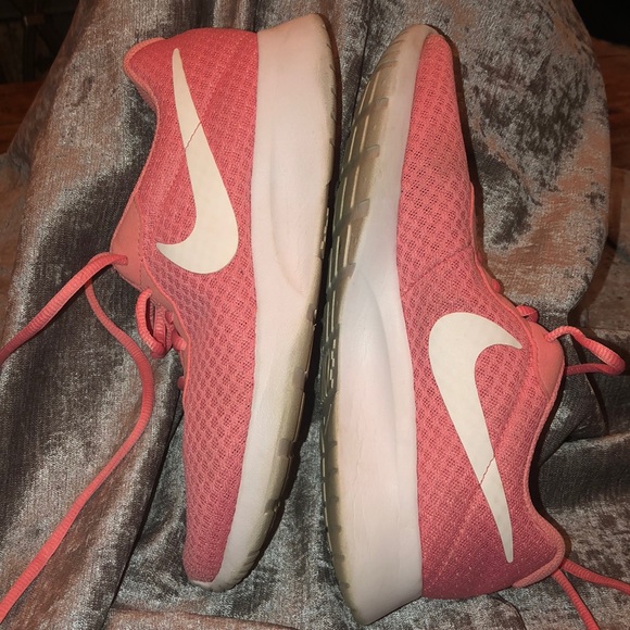 Nike athletic shoes - Picture 8 of 8